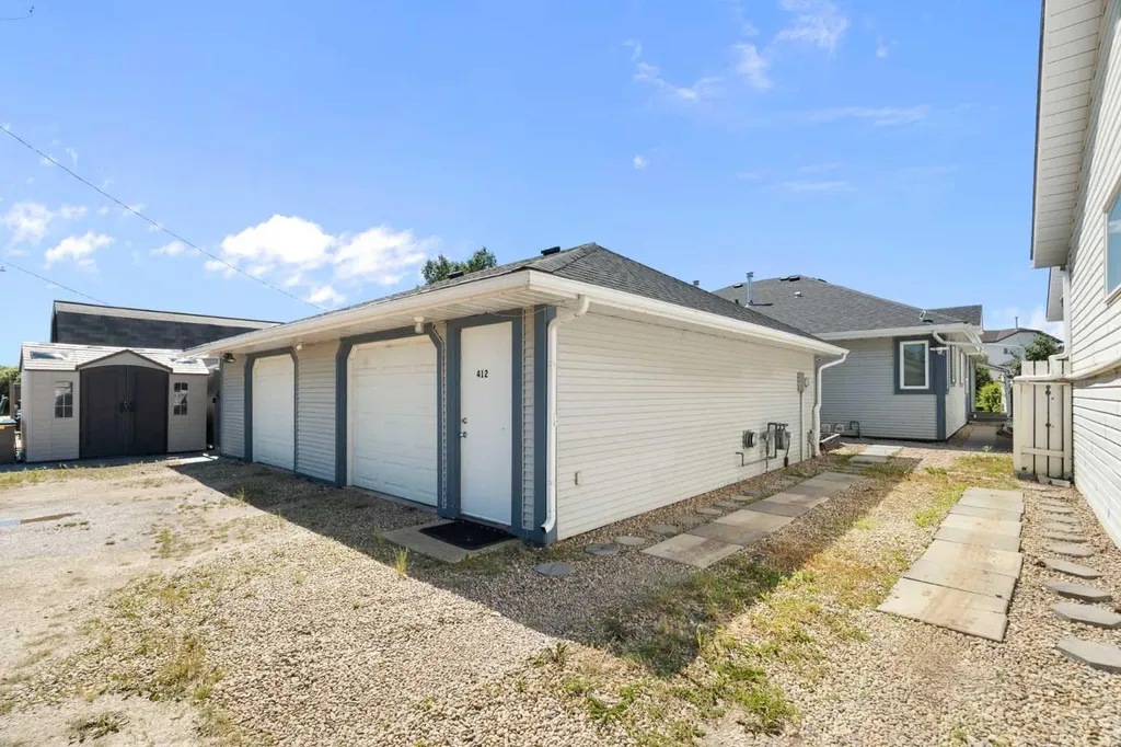 412 9 Street Beiseker AB T0M0G0