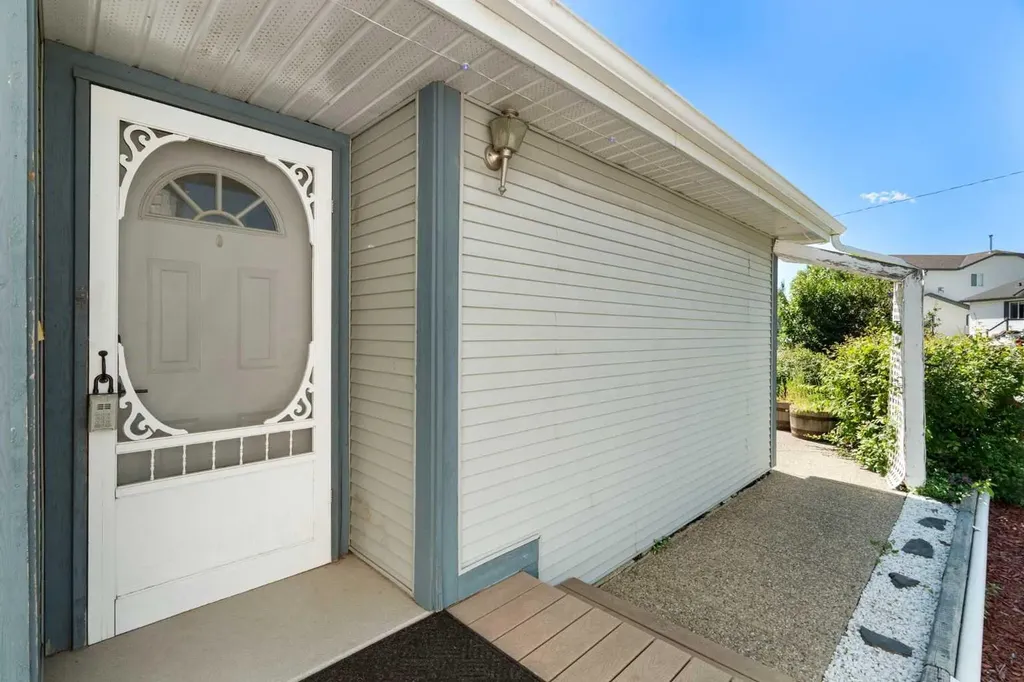 412 9 Street Beiseker AB T0M0G0