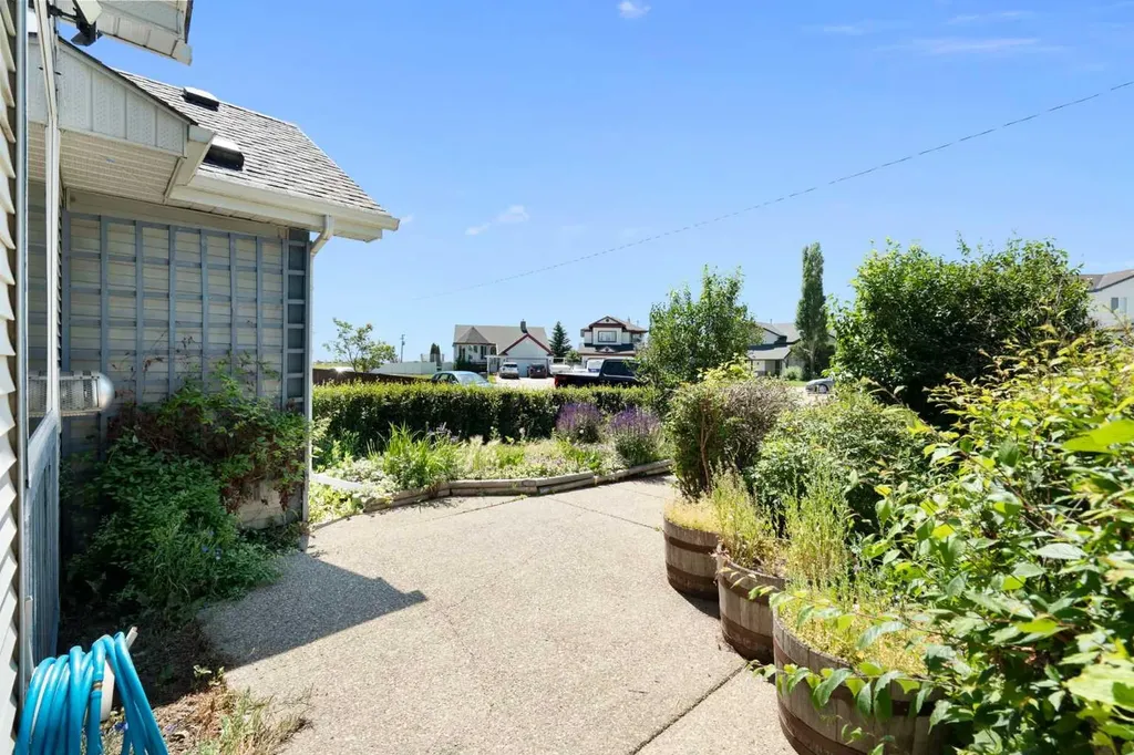 412 9 Street Beiseker AB T0M0G0