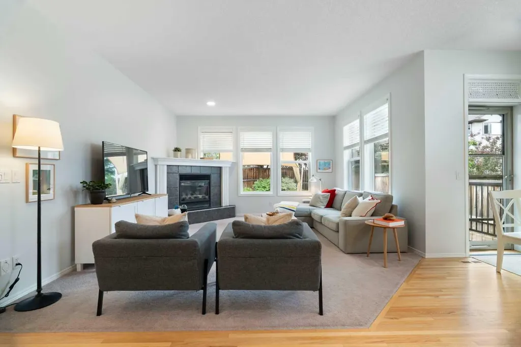 60 Cougar Ridge View Calgary AB T3H 4X3