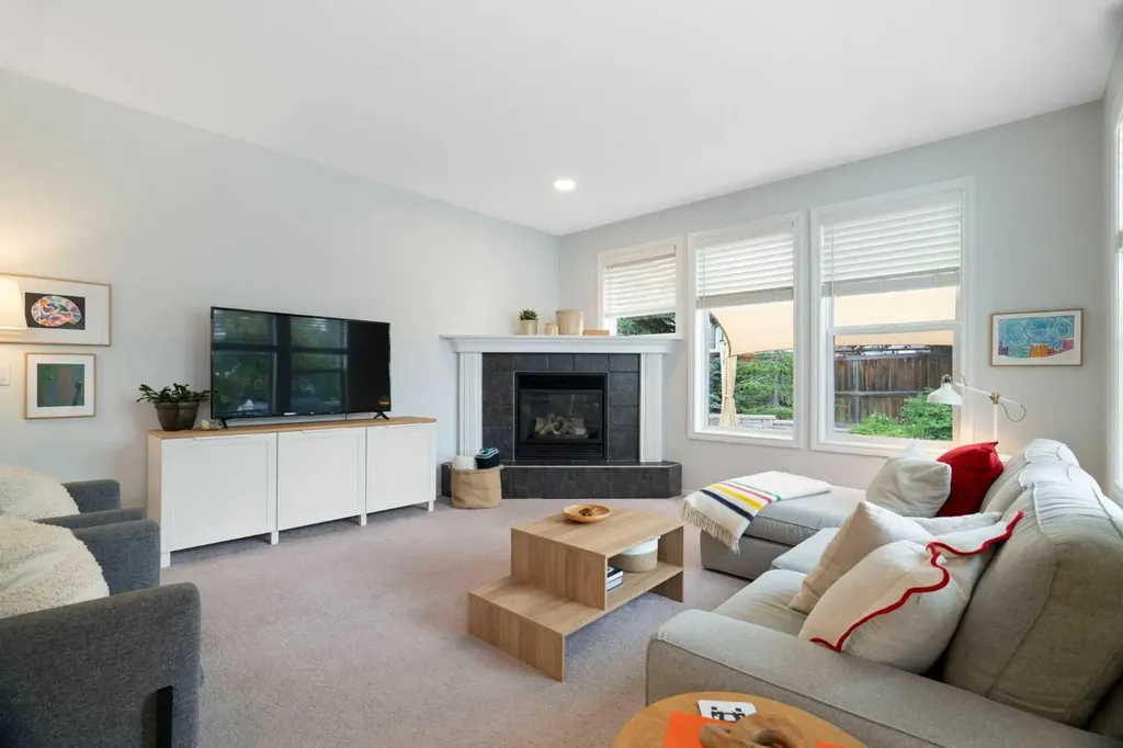 60 Cougar Ridge View Calgary AB T3H 4X3