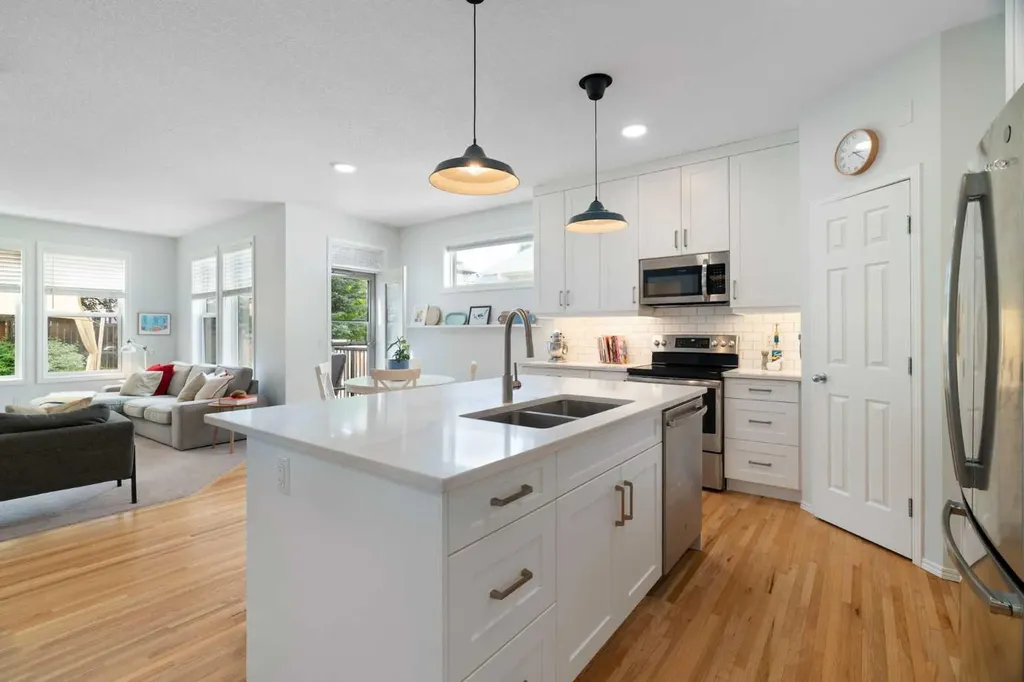 60 Cougar Ridge View Calgary AB T3H 4X3