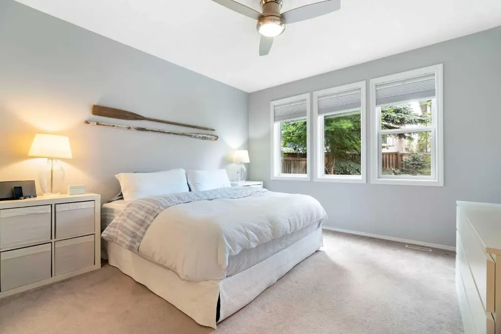 60 Cougar Ridge View Calgary AB T3H 4X3