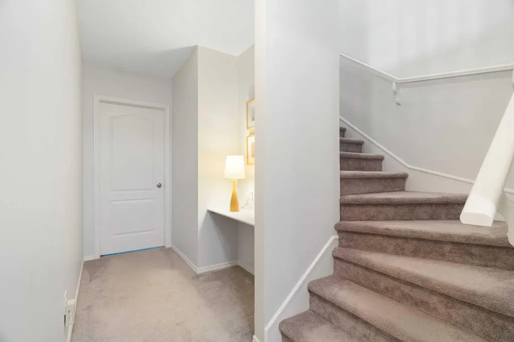 60 Cougar Ridge View Calgary AB T3H 4X3