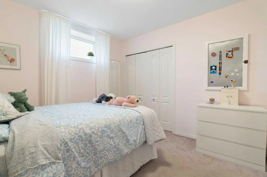 60 Cougar Ridge View Calgary AB T3H 4X3