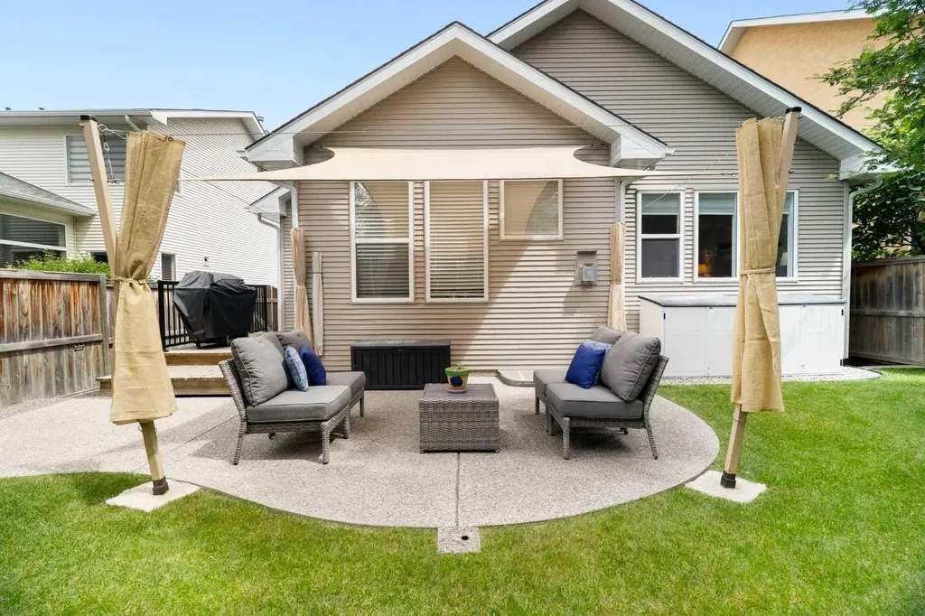 60 Cougar Ridge View Calgary AB T3H 4X3