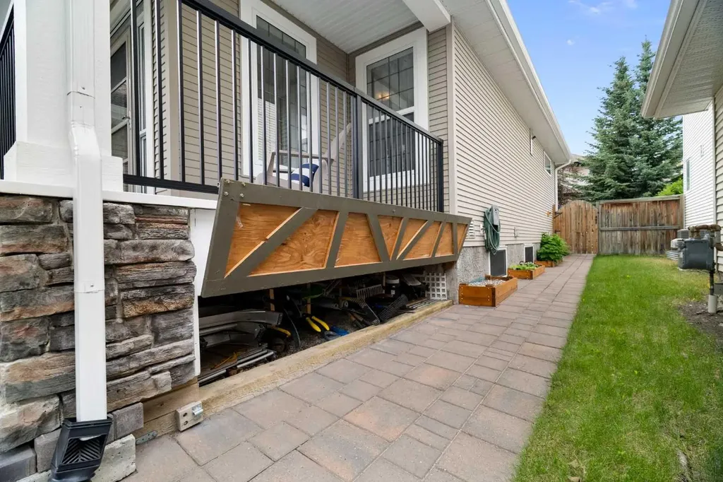60 Cougar Ridge View Calgary AB T3H 4X3