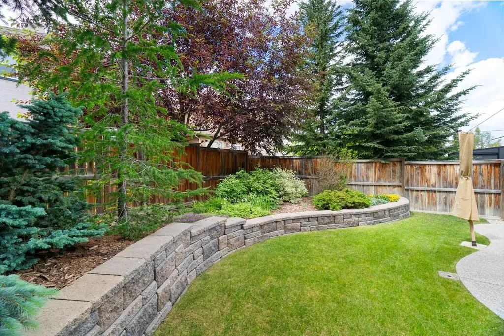 60 Cougar Ridge View Calgary AB T3H 4X3