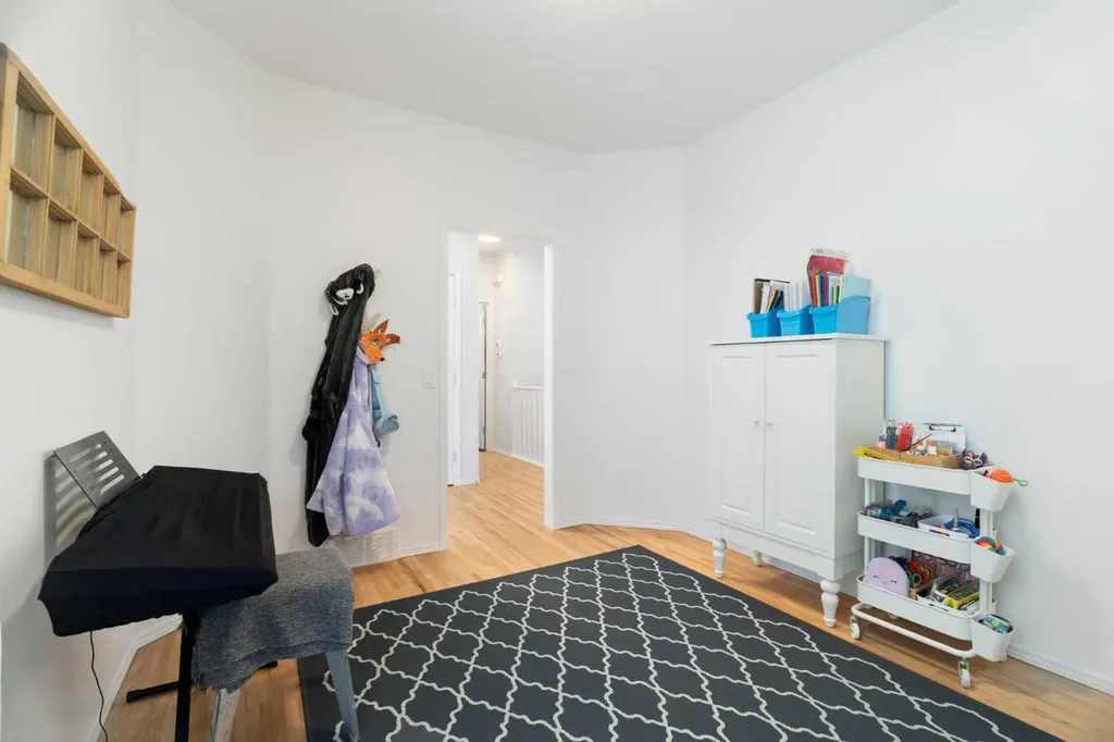 60 Cougar Ridge View Calgary AB T3H 4X3