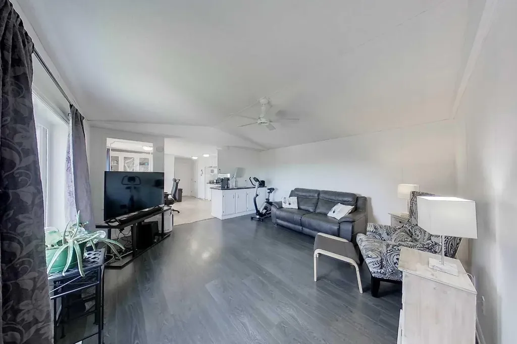 9 10 Street Canyon Creek AB T0G2M0