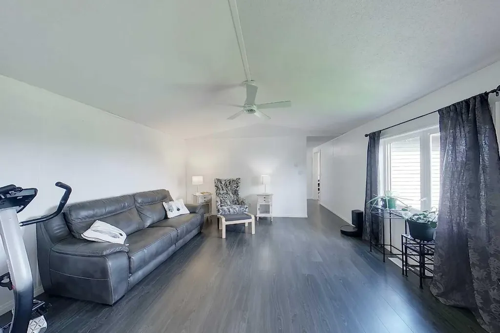 9 10 Street Canyon Creek AB T0G2M0