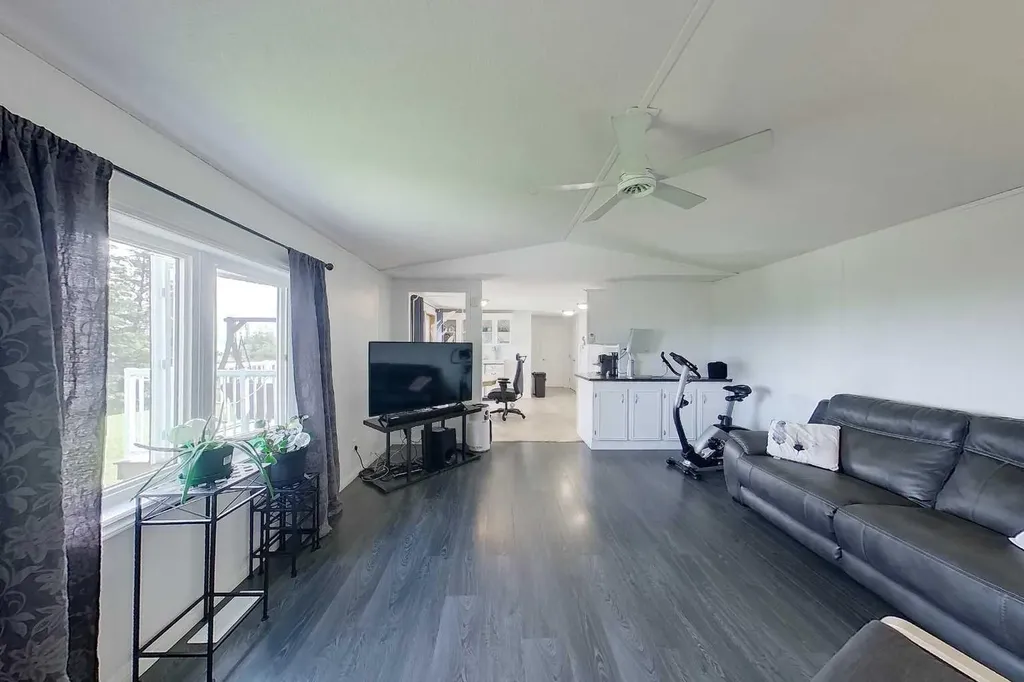 9 10 Street Canyon Creek AB T0G2M0