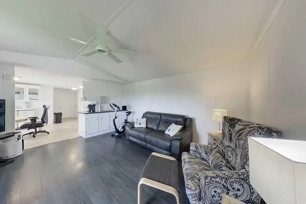 9 10 Street Canyon Creek AB T0G2M0