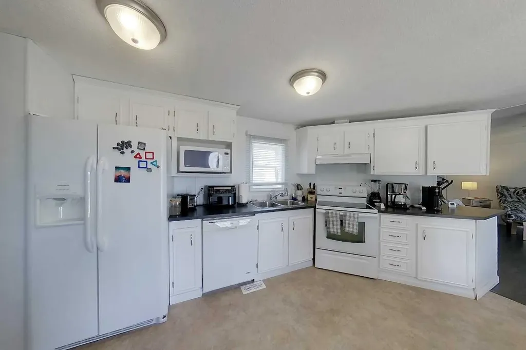 9 10 Street Canyon Creek AB T0G2M0