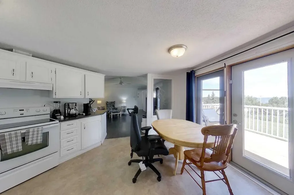 9 10 Street Canyon Creek AB T0G2M0