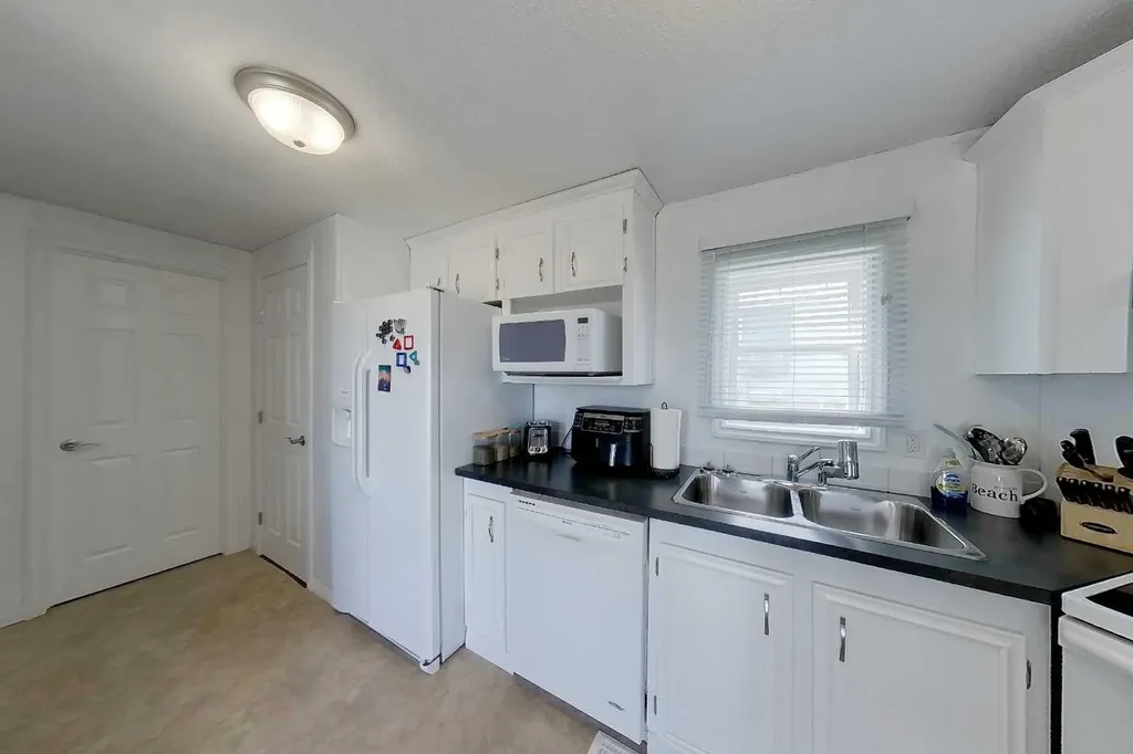 9 10 Street Canyon Creek AB T0G2M0