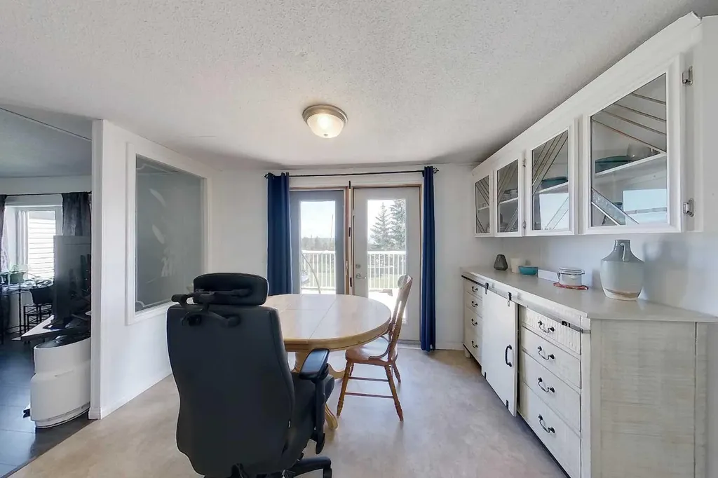 9 10 Street Canyon Creek AB T0G2M0