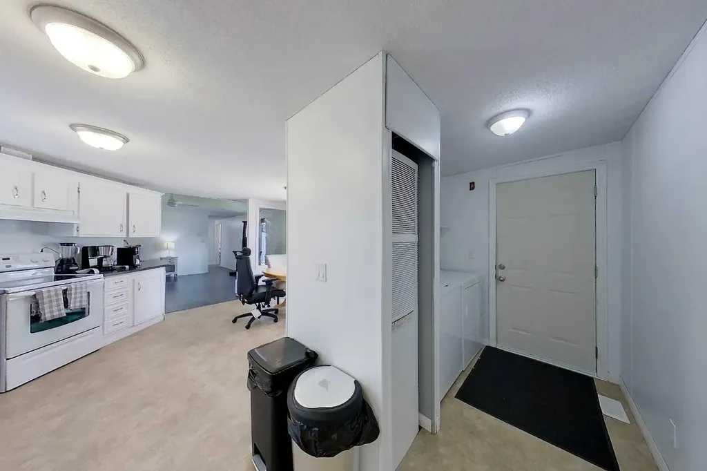 9 10 Street Canyon Creek AB T0G2M0