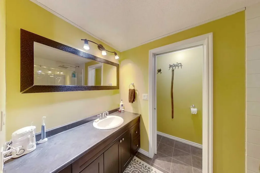 9 10 Street Canyon Creek AB T0G2M0