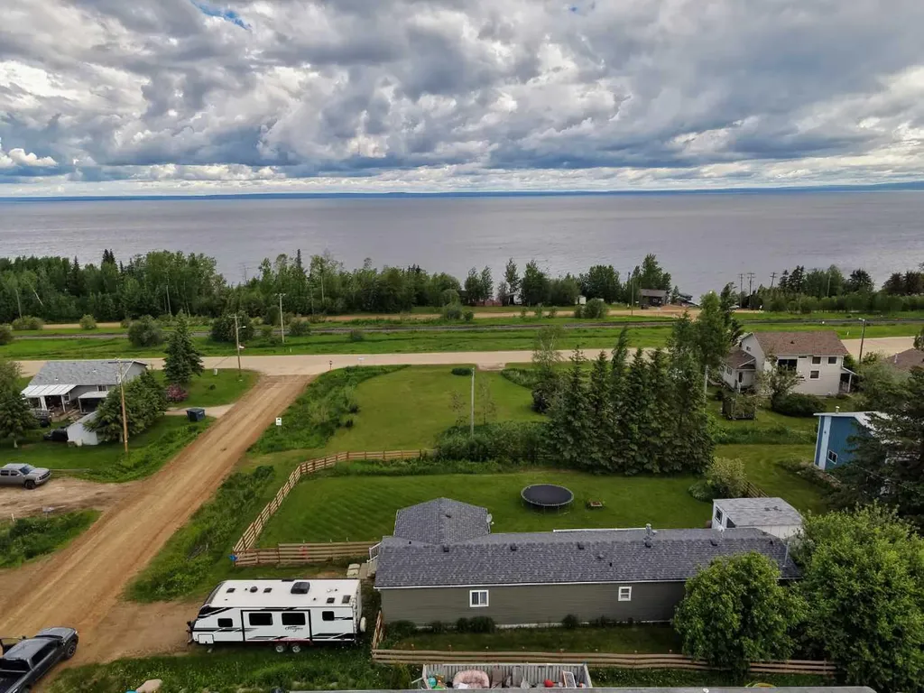 9 10 Street Canyon Creek AB T0G2M0