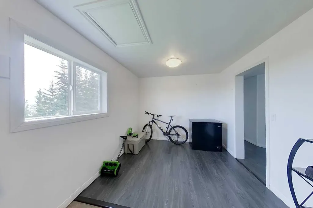 9 10 Street Canyon Creek AB T0G2M0