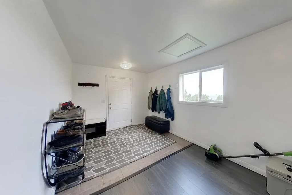9 10 Street Canyon Creek AB T0G2M0