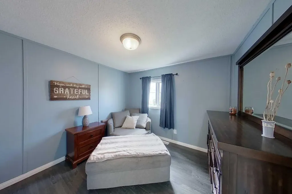 9 10 Street Canyon Creek AB T0G2M0