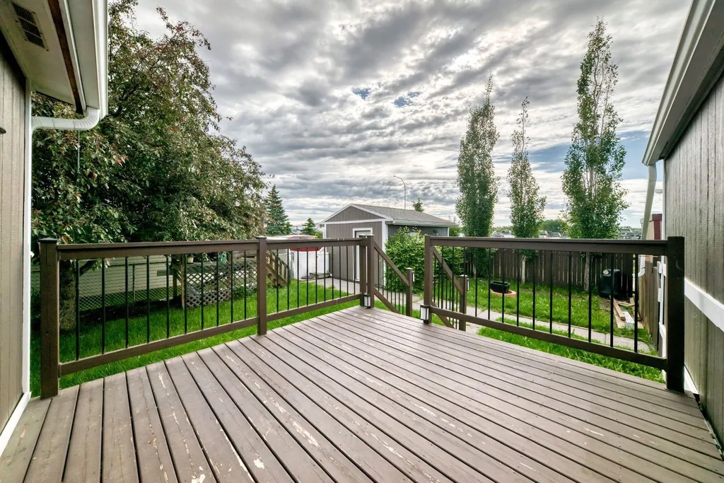 4716 41 Street Crescent Innisfail AB T4G 1J7