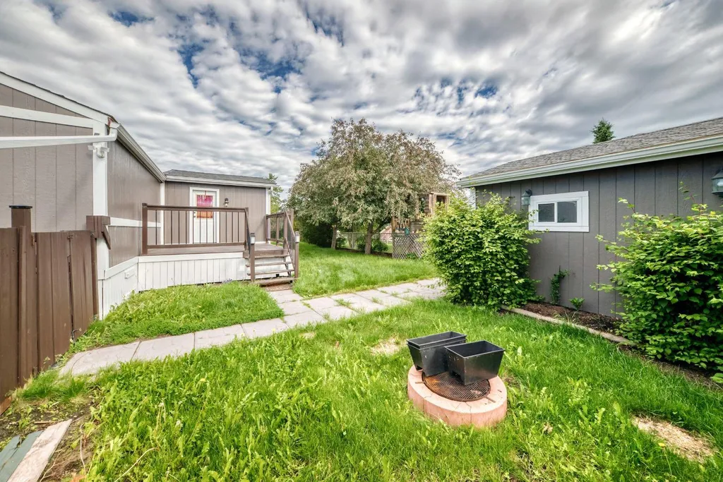 4716 41 Street Crescent Innisfail AB T4G 1J7