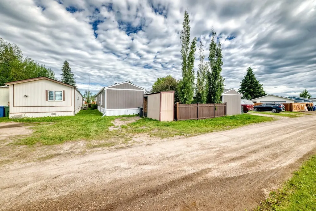 4716 41 Street Crescent Innisfail AB T4G 1J7