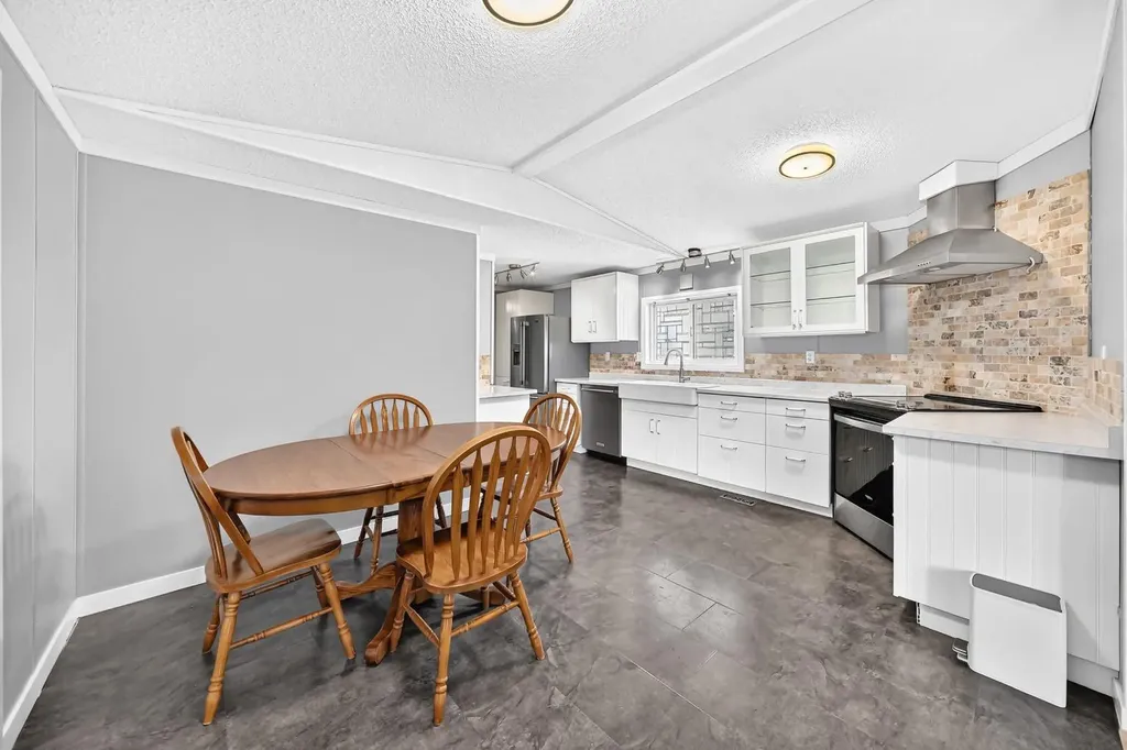 4716 41 Street Crescent Innisfail AB T4G 1J7