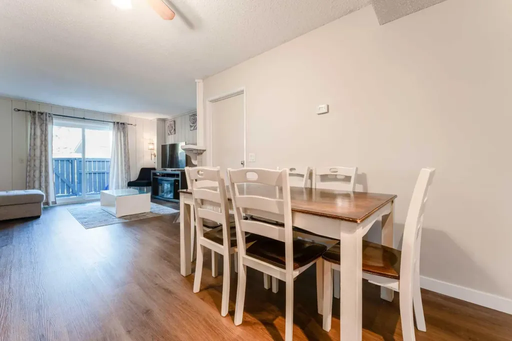829 Coach Bluff Crescent SW Calgary AB T3H 1B1