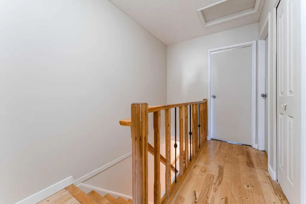 829 Coach Bluff Crescent SW Calgary AB T3H 1B1