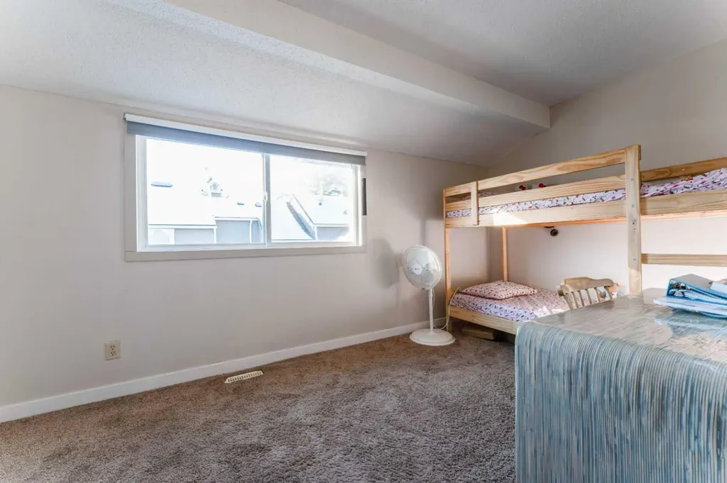829 Coach Bluff Crescent SW Calgary AB T3H 1B1