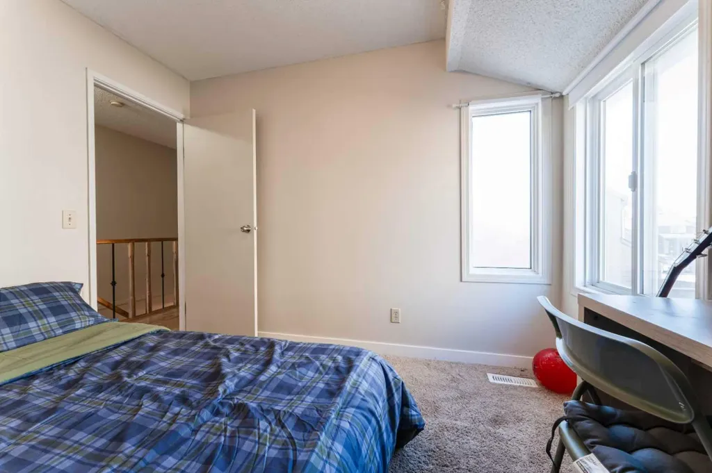 829 Coach Bluff Crescent SW Calgary AB T3H 1B1
