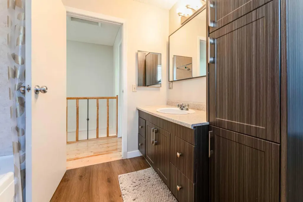 829 Coach Bluff Crescent SW Calgary AB T3H 1B1