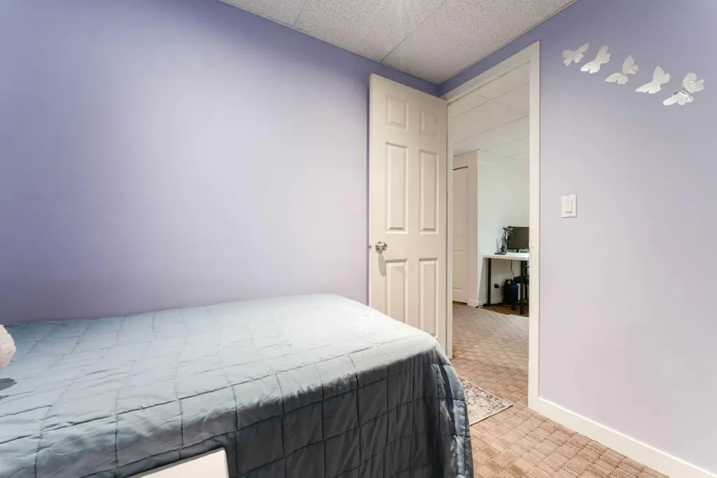 829 Coach Bluff Crescent SW Calgary AB T3H 1B1