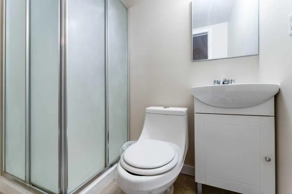 829 Coach Bluff Crescent SW Calgary AB T3H 1B1
