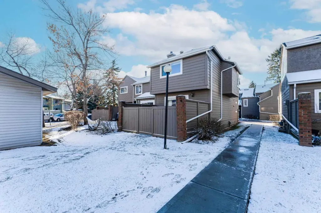 829 Coach Bluff Crescent SW Calgary AB T3H 1B1