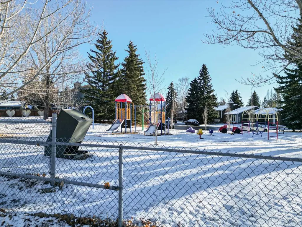 829 Coach Bluff Crescent SW Calgary AB T3H 1B1
