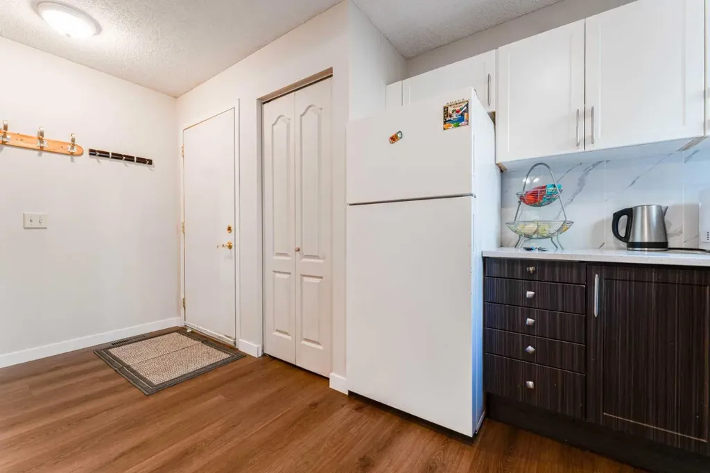 829 Coach Bluff Crescent SW Calgary AB T3H 1B1