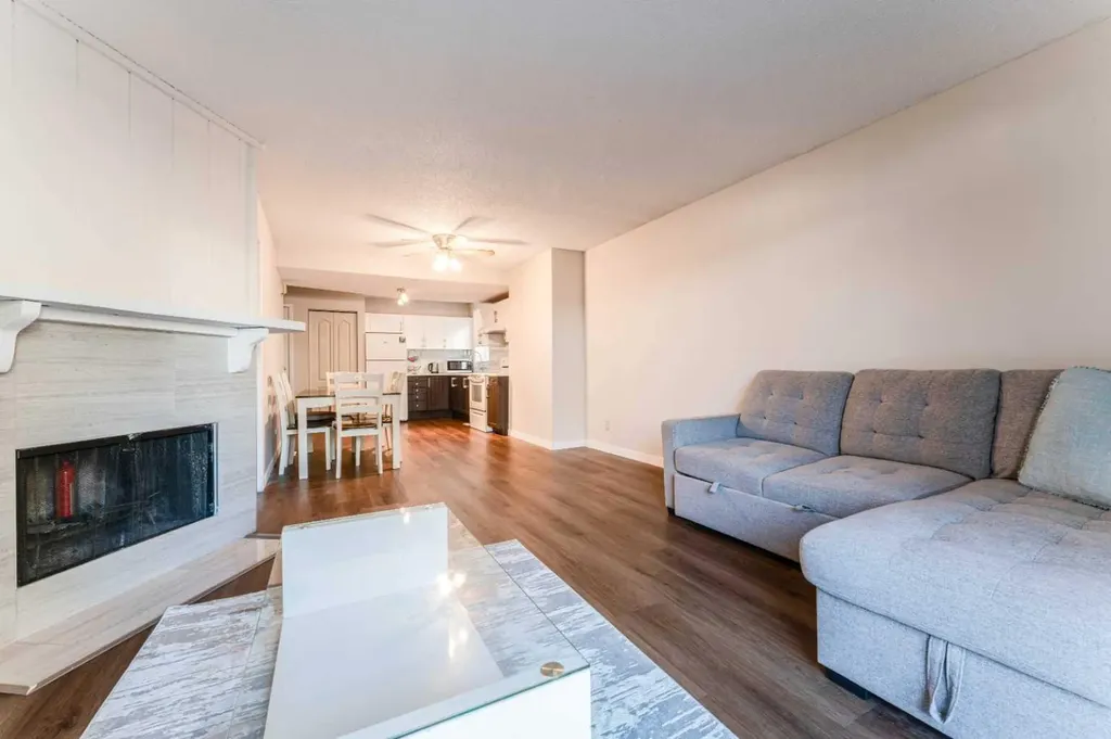829 Coach Bluff Crescent SW Calgary AB T3H 1B1