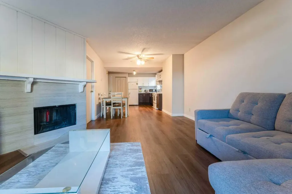 829 Coach Bluff Crescent SW Calgary AB T3H 1B1
