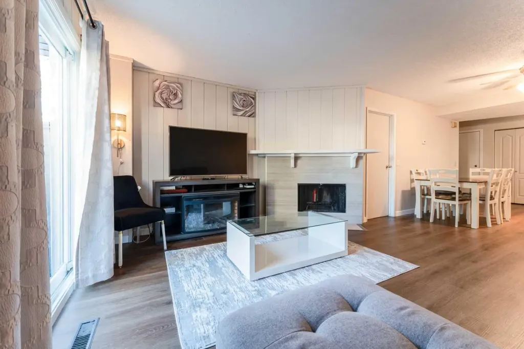 829 Coach Bluff Crescent SW Calgary AB T3H 1B1