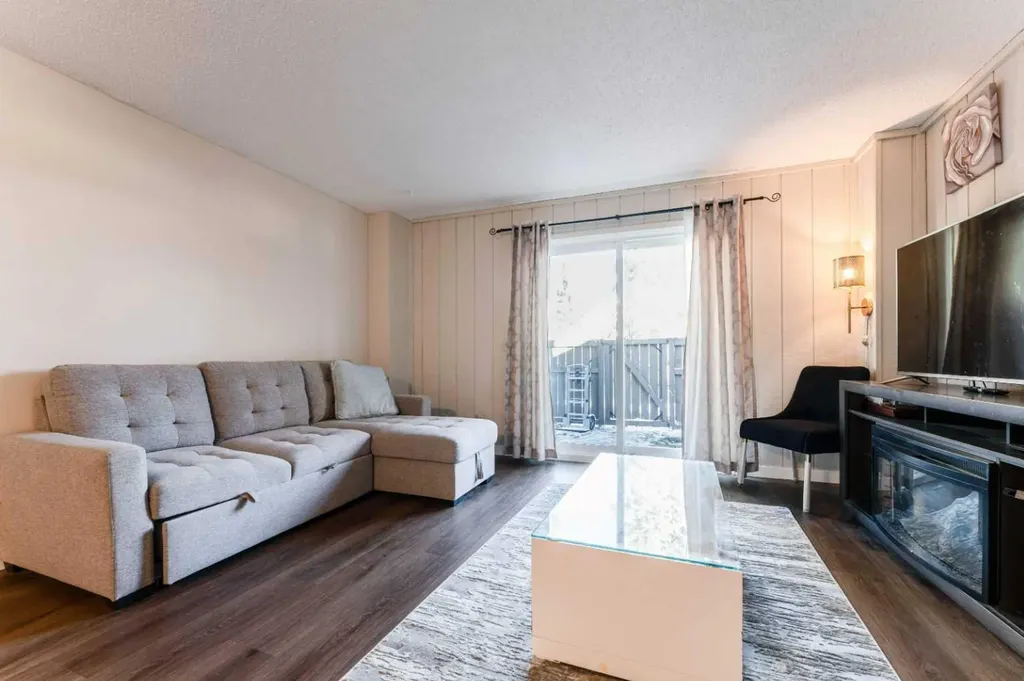 829 Coach Bluff Crescent SW Calgary AB T3H 1B1