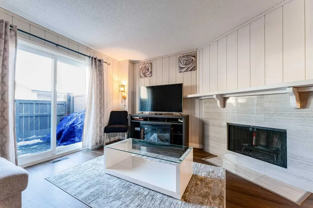 829 Coach Bluff Crescent SW Calgary AB T3H 1B1