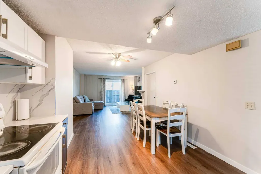 829 Coach Bluff Crescent SW Calgary AB T3H 1B1