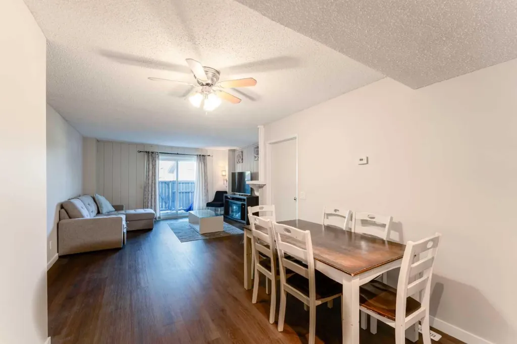 829 Coach Bluff Crescent SW Calgary AB T3H 1B1