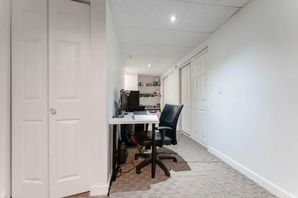 829 Coach Bluff Crescent SW Calgary AB T3H 1B1