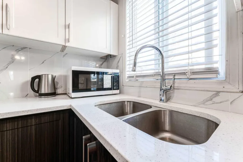 829 Coach Bluff Crescent SW Calgary AB T3H 1B1
